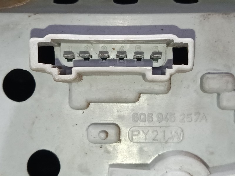 Recambio de piloto trasero izquierdo para volkswagen polo iv (9n_, 9a_) 1.4 16v referencia OEM IAM   