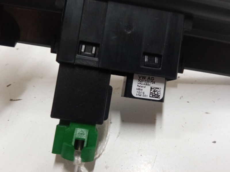 Recambio de conector usb / aux para skoda yeti (5l) 2.0 tdi referencia OEM IAM 5M0035724  