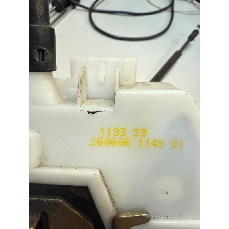 Recambio de cerradura puerta trasera derecha para renault scénic ii (jm0/1_) 1.6 16v (jm1r) referencia OEM IAM 8200119329  