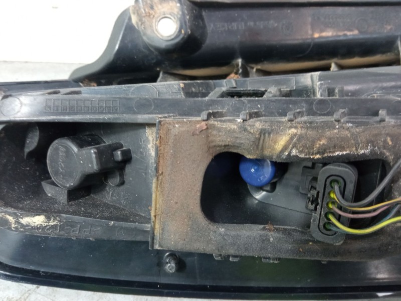 Recambio de piloto trasero derecho para fiat punto (199_) 1.3 d multijet referencia OEM IAM 51927096  