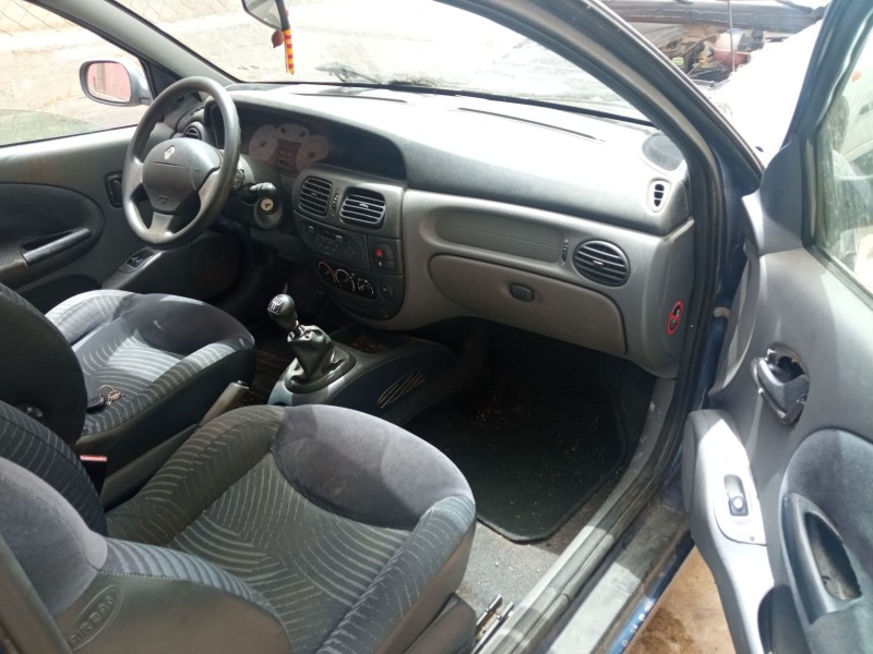 renault megane i coach (da0/1_) del año 2001 renault megane i coach (da0/1_) del año 2001