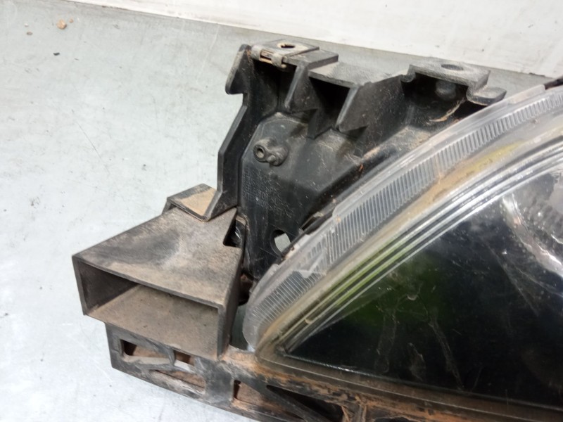 Recambio de faro izquierdo para mazda 3 sedán (bk) 1.6 di turbo (bk12y) referencia OEM IAM   