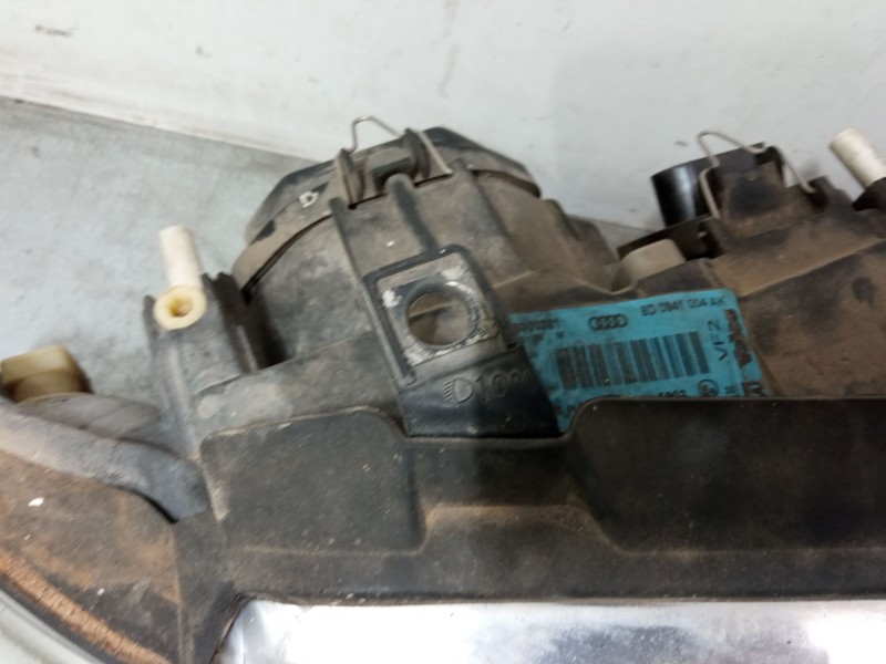 Recambio de faro derecho para audi a4 b5 (8d2) 2.4 quattro referencia OEM IAM  89300381 