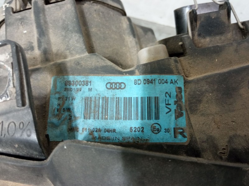 Recambio de faro derecho para audi a4 b5 (8d2) 2.4 quattro referencia OEM IAM  89300381 