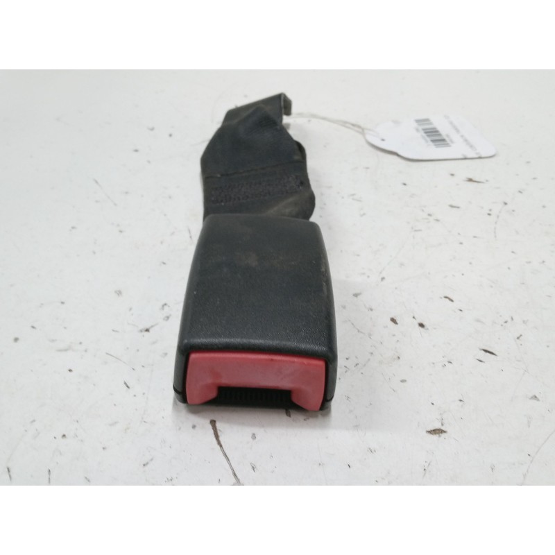 Recambio de anclaje cinturon trasero izquierdo para mazda 3 sedán (bk) 1.6 di turbo (bk12y) referencia OEM IAM   