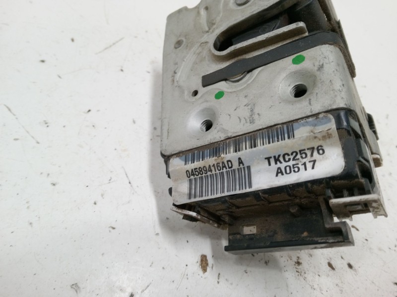 Recambio de cerradura puerta delantera derecha para dodge caliber 2.0 crd referencia OEM IAM 04589416AD  