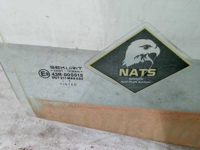 Recambio de luna puerta delantera derecha para nissan terrano ii (r20) 2.7 tdi 4wd referencia OEM IAM   