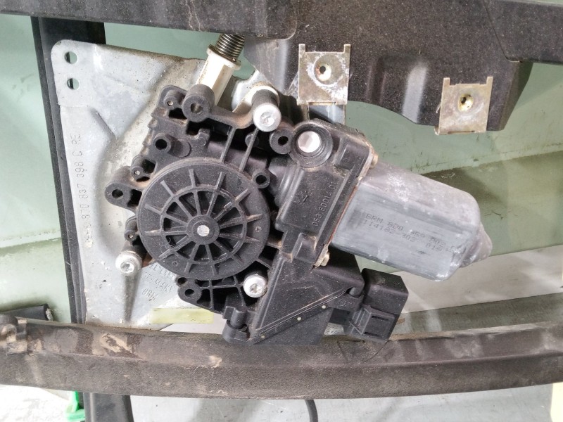 Recambio de elevalunas electrico delantero derecho para audi a4 b5 (8d2) 2.4 quattro referencia OEM IAM 8D0959802  