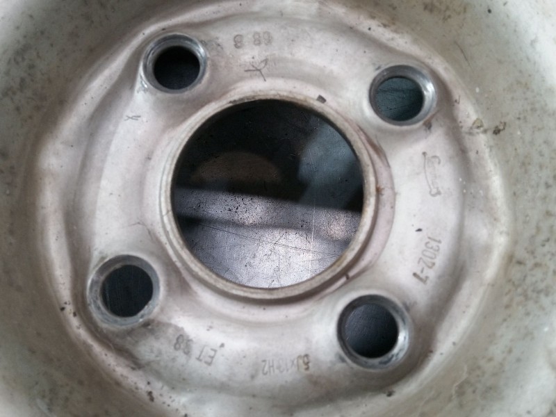 Recambio de llanta chapa 13´´ para volkswagen golf 1.8 gl 19 rv - 2e referencia OEM IAM   