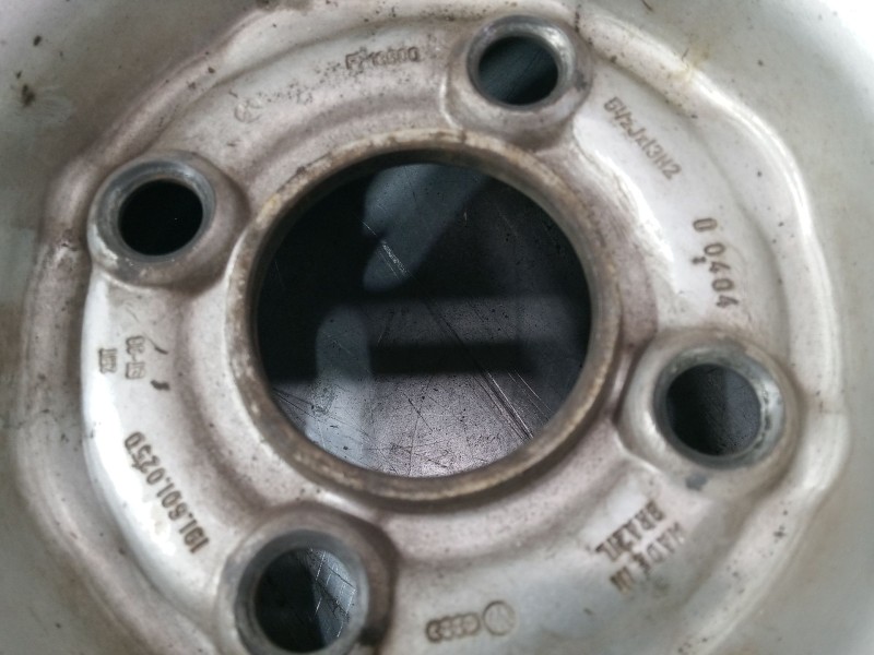 Recambio de llanta chapa 13´´ para volkswagen golf 1.8 gl 19 rv - 2e referencia OEM IAM   