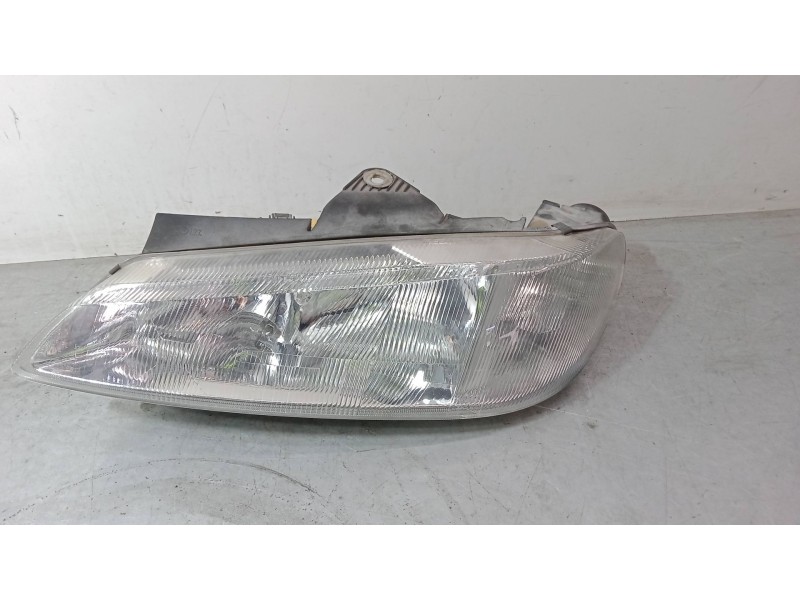 Recambio de faro izquierdo para peugeot 406 (8b) 1.8 16v referencia OEM IAM   