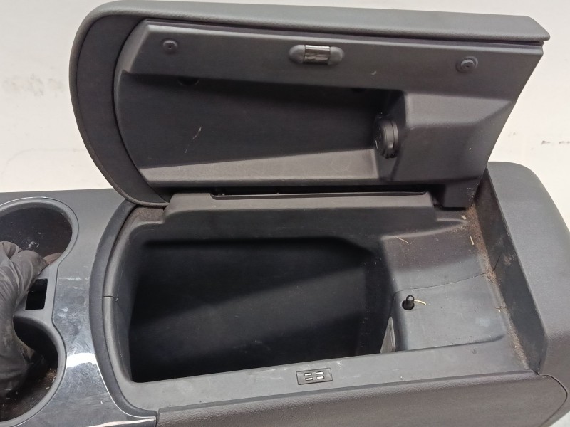 Recambio de apoyabrazos central para peugeot 3008 i monospace (0u_) 2.0 hdi referencia OEM IAM 9685949077  