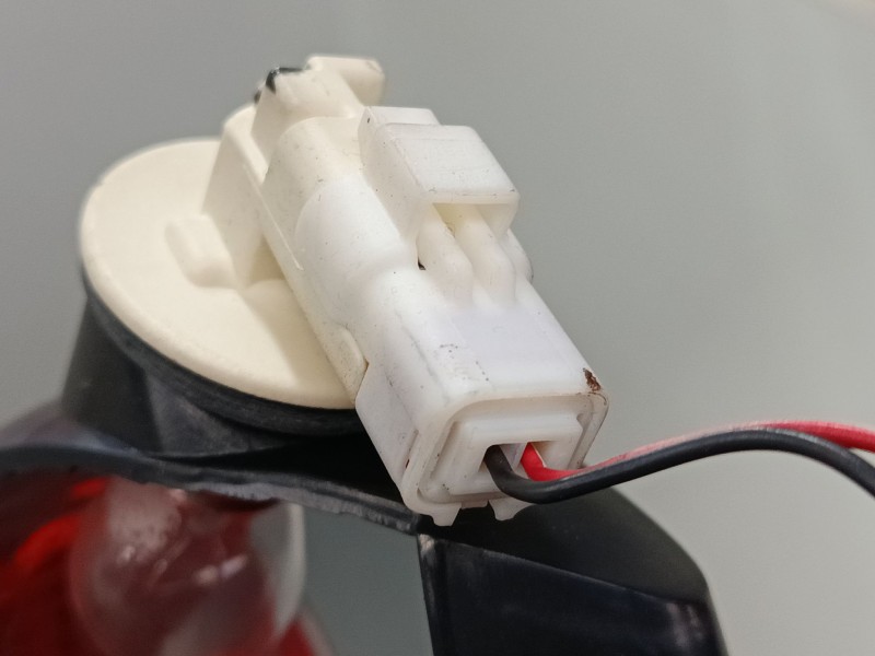 Recambio de piloto trasero porton izquierdo para mitsubishi colt vi (z3_a, z2_a) 1.3 (z21a) referencia OEM IAM MN105623  