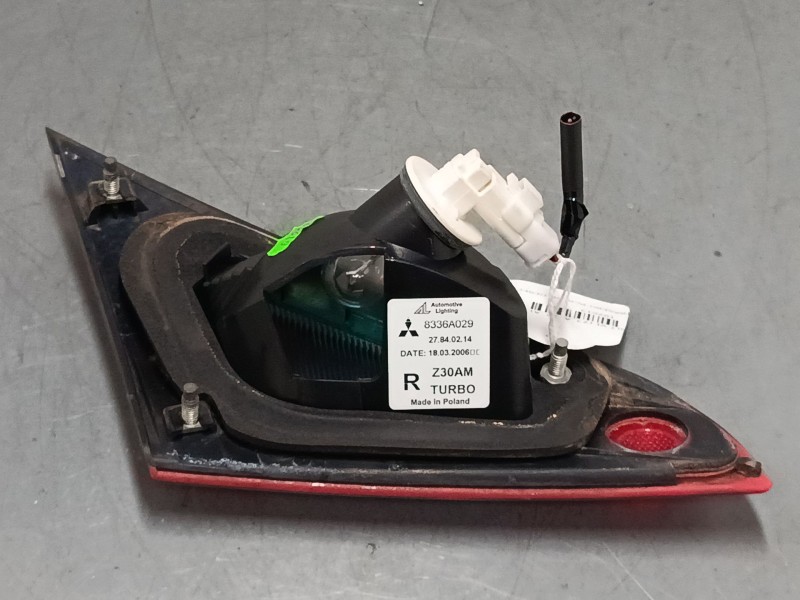 Recambio de piloto trasero porton derecho para mitsubishi colt vi (z3_a, z2_a) 1.3 (z21a) referencia OEM IAM 8336A029  