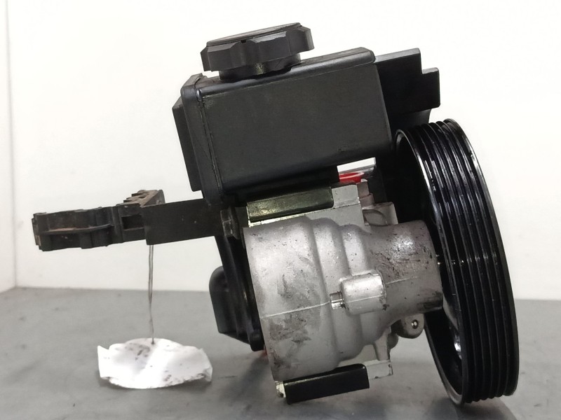 Recambio de bomba servodireccion para peugeot 206 hatchback (2a/c) 1.1 i referencia OEM IAM 9636868880  