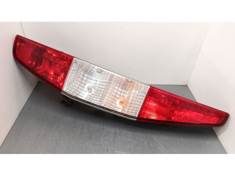 Recambio de piloto trasero derecho para fiat doblo monospace (119_, 223_) 1.9 jtd (223axe1a) referencia OEM IAM 040600999000  