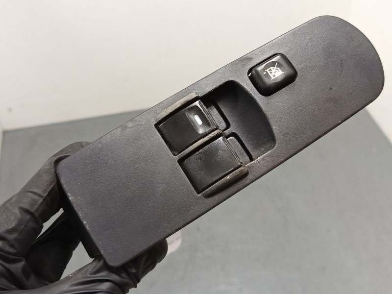 Recambio de mando elevalunas delantero izquierdo para mitsubishi colt vi (z3_a, z2_a) 1.3 (z21a) referencia OEM IAM MR587959  