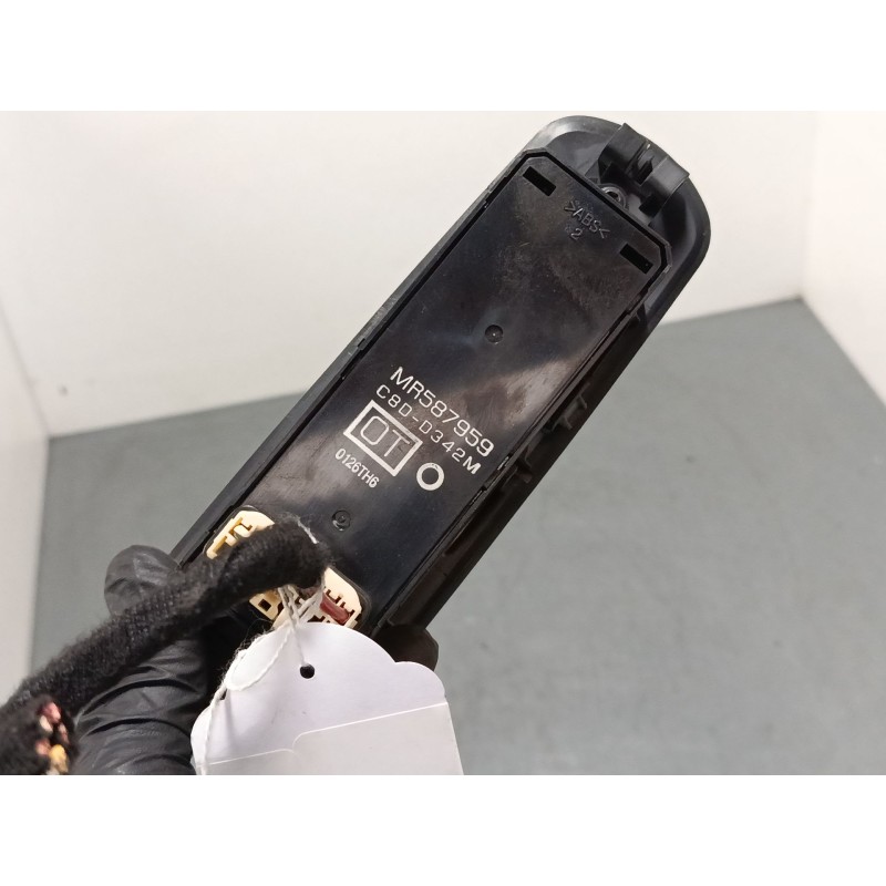 Recambio de mando elevalunas delantero izquierdo para mitsubishi colt vi (z3_a, z2_a) 1.3 (z21a) referencia OEM IAM MR587959  