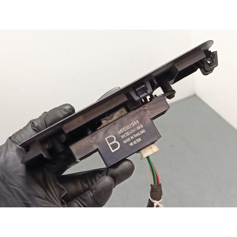 Recambio de mando elevalunas delantero derecho para mitsubishi colt vi (z3_a, z2_a) 1.3 (z21a) referencia OEM IAM MR587944  