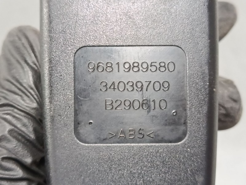 Recambio de anclaje cinturon delantero derecho para peugeot 3008 i monospace (0u_) 2.0 hdi referencia OEM IAM 9681989580  