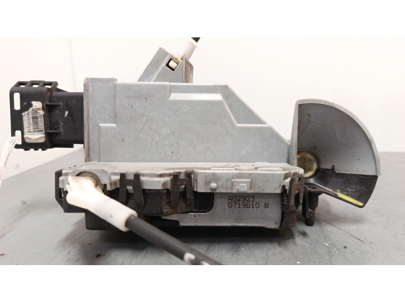 Recambio de cerradura puerta delantera izquierda para peugeot 3008 i monospace (0u_) 2.0 hdi referencia OEM IAM 833318  