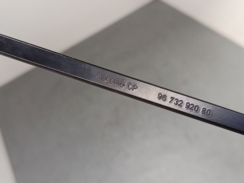 Recambio de brazo limpia delantero derecho para peugeot 2008 i (cu_) 1.6 hdi referencia OEM IAM 9673292080  