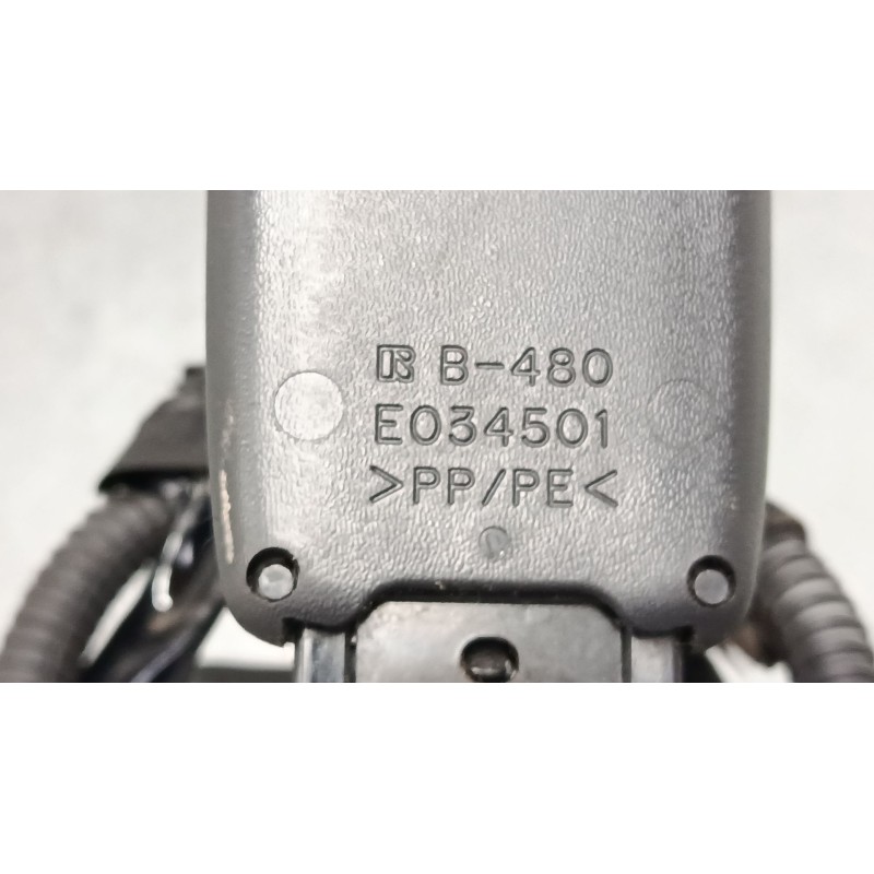 Recambio de anclaje cinturon delantero izquierdo para toyota corolla verso (zer_, zze12_, r1_) 2.0 d-4d (cur10_) referencia OEM 