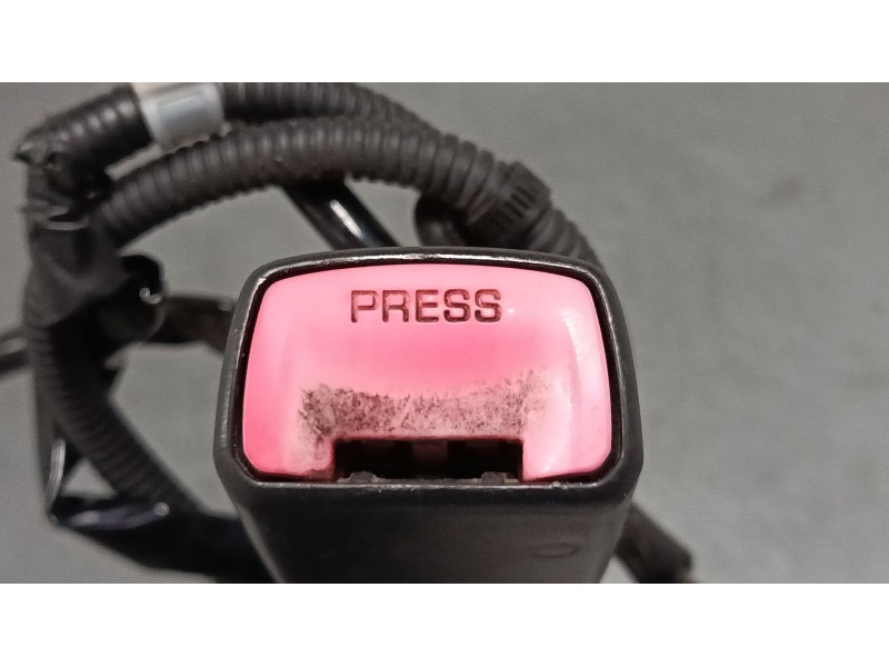 Recambio de anclaje cinturon delantero izquierdo para toyota corolla verso (zer_, zze12_, r1_) 2.0 d-4d (cur10_) referencia OEM 