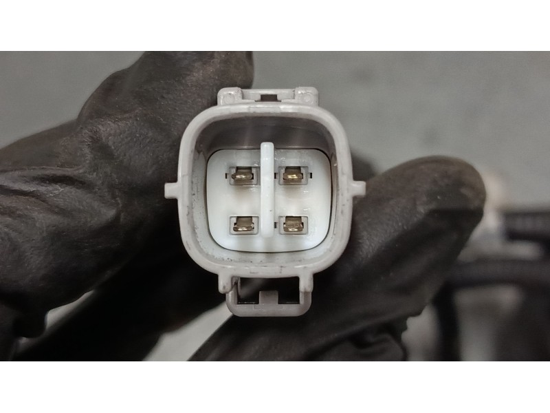 Recambio de anclaje cinturon delantero izquierdo para toyota corolla verso (zer_, zze12_, r1_) 2.0 d-4d (cur10_) referencia OEM 