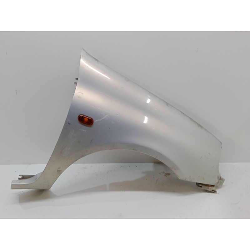 Recambio de aleta delantera derecha para renault clio ii (bb_, cb_) 1.4 16v (b/cb0p, bb13) referencia OEM IAM   