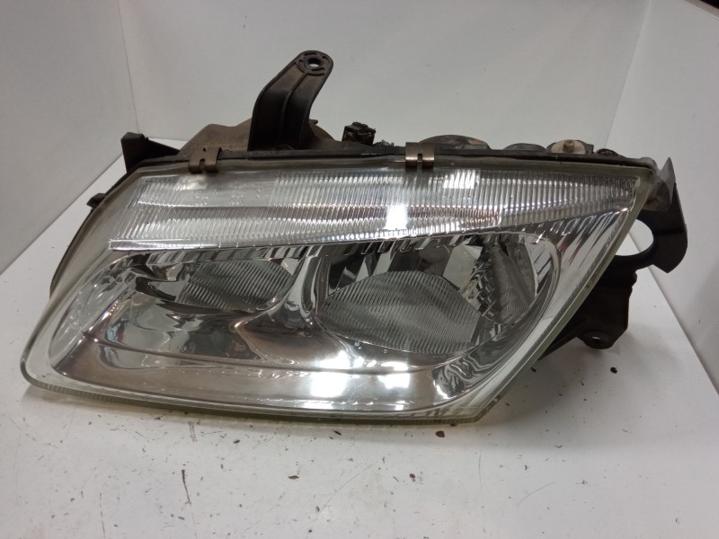 Recambio de faro izquierdo para nissan almera ii hatchback (n16) 2.2 di referencia OEM IAM 26060BN01A  