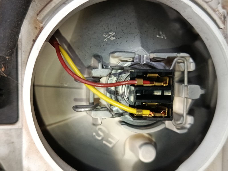 Recambio de faro derecho para volvo v40 station wagon (645) 1.8 i referencia OEM IAM 30899683  