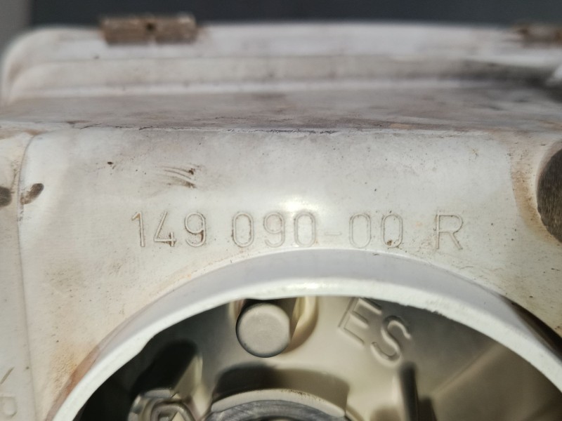 Recambio de faro derecho para volvo v40 station wagon (645) 1.8 i referencia OEM IAM 30899683  