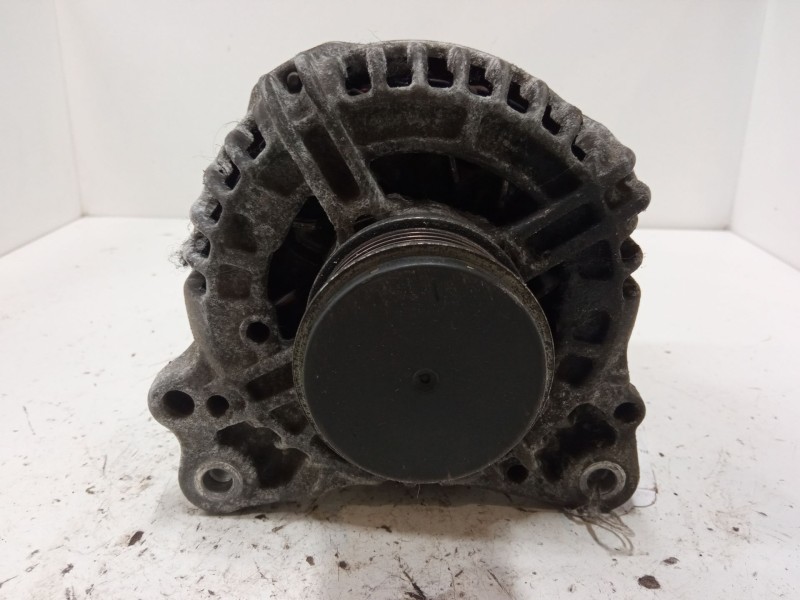 Recambio de alternador para seat leon (1p1) 1.9 tdi referencia OEM IAM 06F903023F  