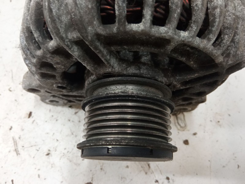 Recambio de alternador para seat leon (1p1) 1.9 tdi referencia OEM IAM 06F903023F  