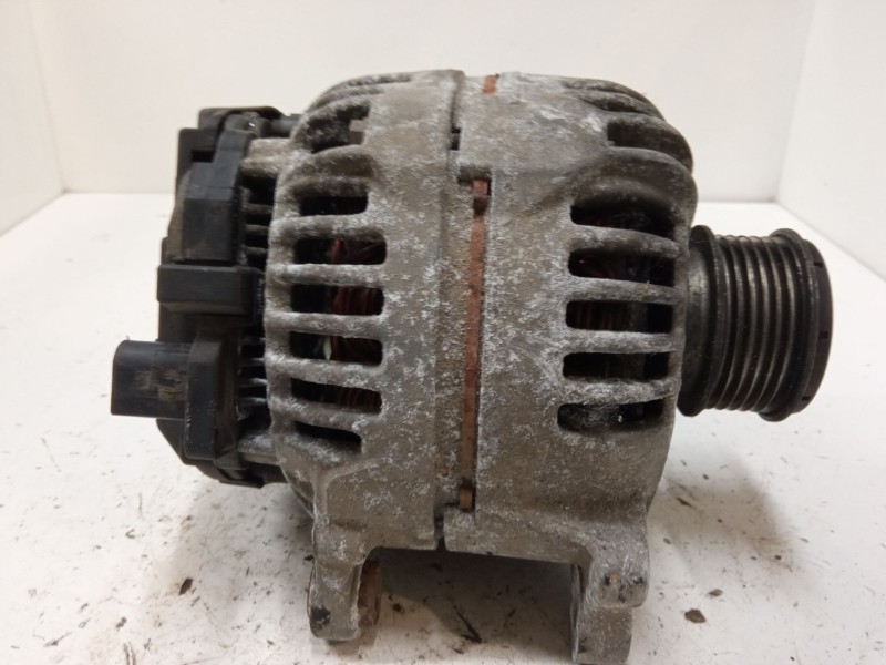 Recambio de alternador para seat leon (1p1) 1.9 tdi referencia OEM IAM 06F903023F  