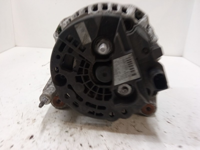 Recambio de alternador para seat leon (1p1) 1.9 tdi referencia OEM IAM 06F903023F  