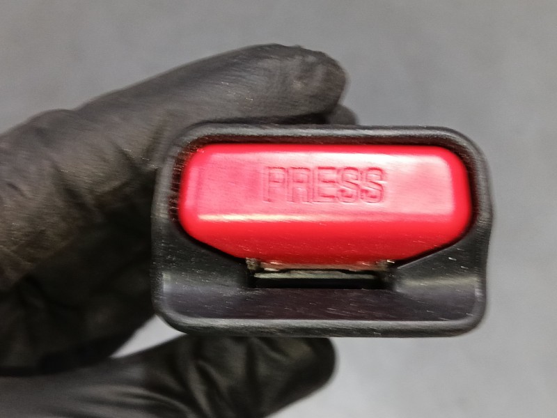 Recambio de anclaje con pretensor trasero izquierdo para toyota aygo (_b4_) 1.0 (kgb40) referencia OEM IAM   