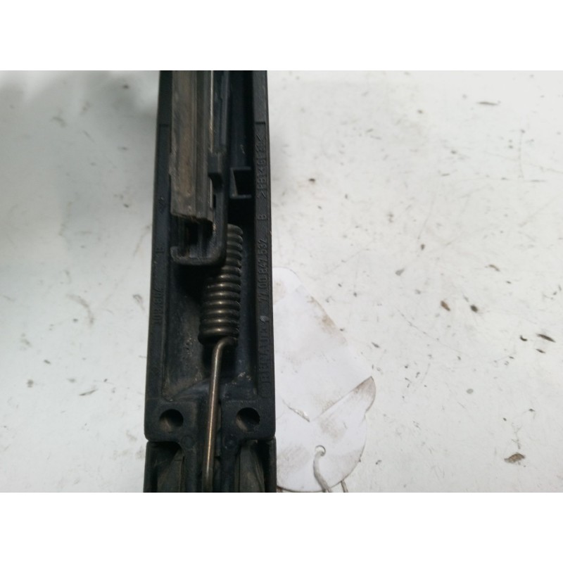 Recambio de brazo limpia trasero para renault clio ii (bb_, cb_) 1.6 (b/cb0d, bb00) referencia OEM IAM   