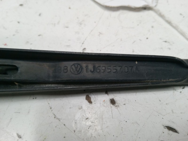 Recambio de brazo limpia trasero para volkswagen golf iv (1j1) 1.9 tdi referencia OEM IAM   