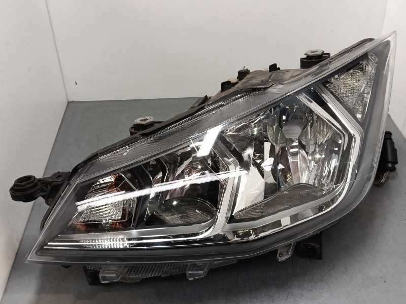 Recambio de faro izquierdo para seat ibiza v (kj1, kjg) 1.0 mpi referencia OEM IAM 6F1941005B  
