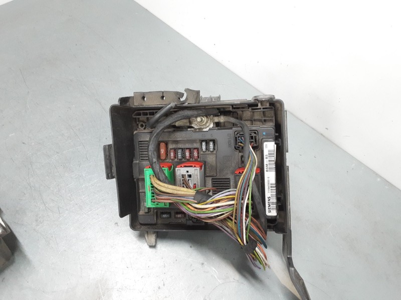 Recambio de caja reles / fusibles para citroën c2 (jm_) 1.4 hdi referencia OEM IAM 964349888000  