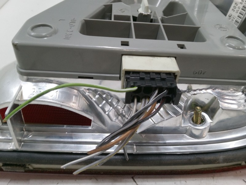 Recambio de piloto trasero izquierdo para mercedes-benz clase c (w202) c 240 (202.026) referencia OEM IAM 2028203564L  