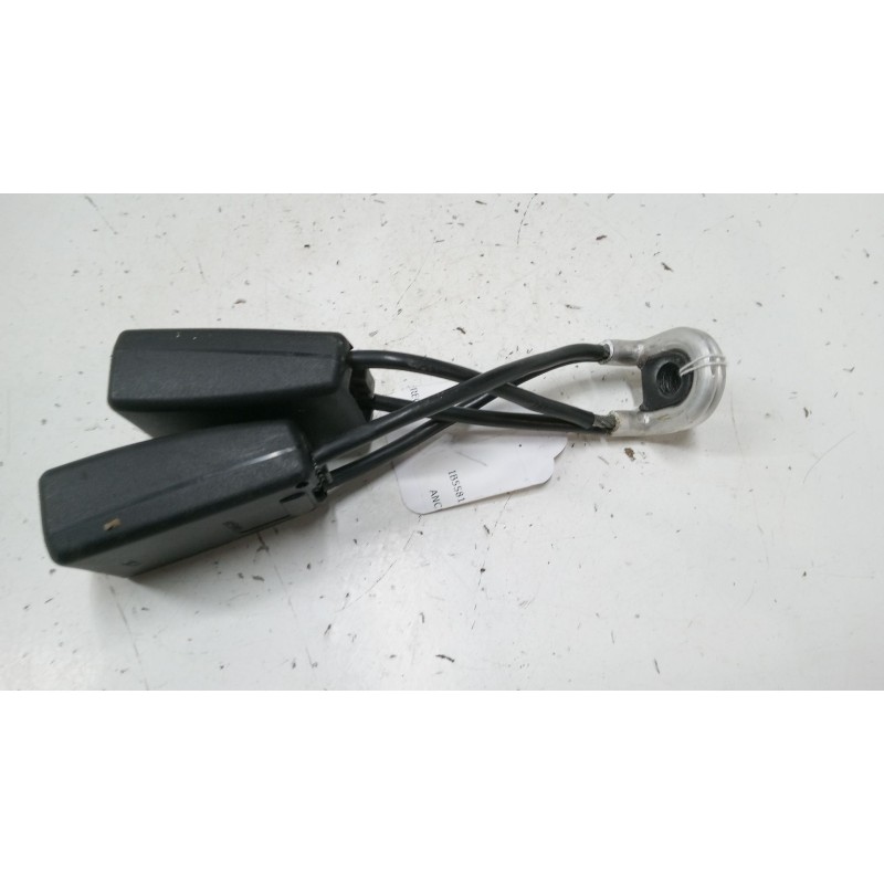 Recambio de anclaje cinturon trasero derecho para mercedes-benz clase c (w202) c 240 (202.026) referencia OEM IAM 2028609569  