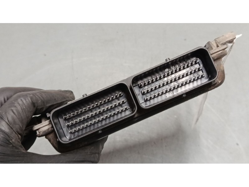 Recambio de centralita motor uce para renault clio ii (bb_, cb_) 1.4 (b/cb0c, b/cb0s) referencia OEM IAM 7700115097 S110030304C 