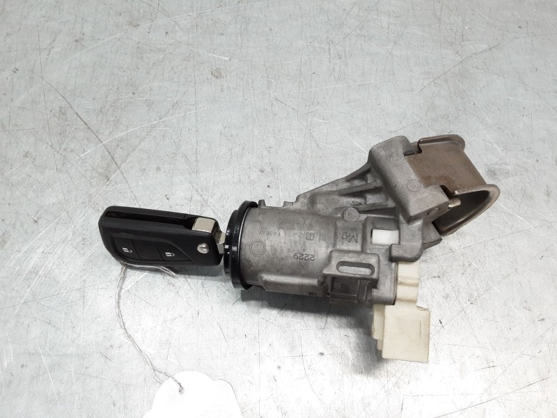 Recambio de clausor para peugeot 108 1.2 referencia OEM IAM   