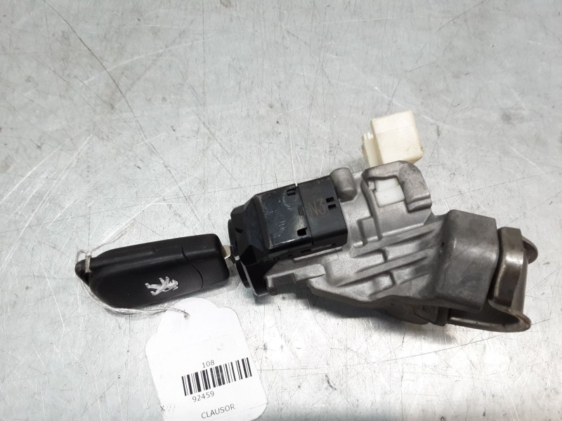 Recambio de clausor para peugeot 108 1.2 referencia OEM IAM   