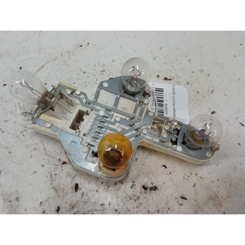 Recambio de portalampara piloto derecho para renault megane ii sedán (lm0/1_) 1.5 dci (lm02, lm13, lm2a) referencia OEM IAM   