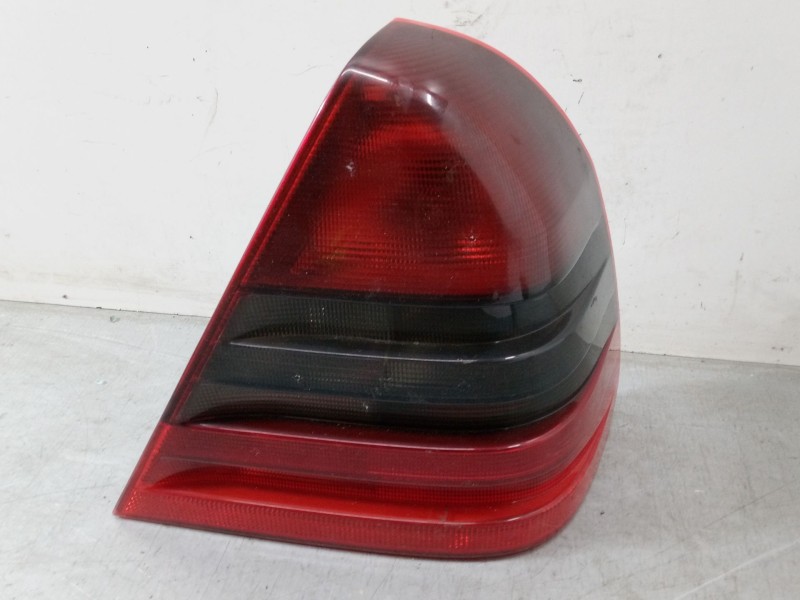 Recambio de piloto trasero derecho para mercedes-benz clase c (w202) c 240 (202.026) referencia OEM IAM   