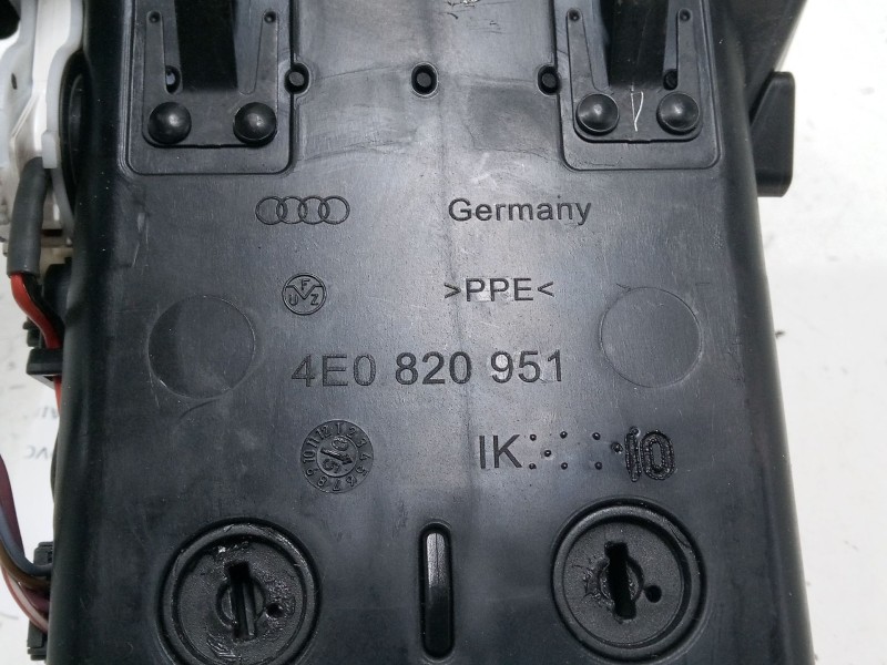 Recambio de aireador central izquierdo para audi a8 d3 (4e2, 4e8) 3.0 tdi quattro referencia OEM IAM 4E0820951  